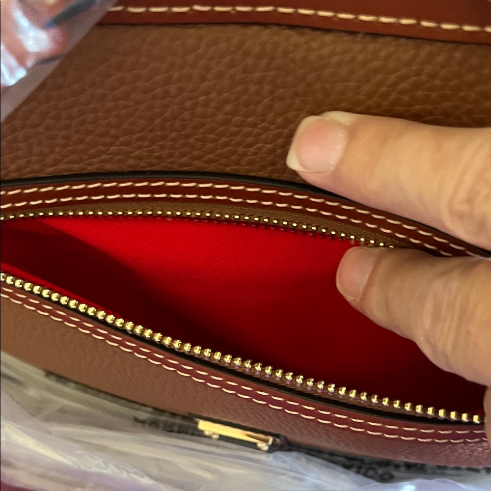 Dooney & Bourke Caramel Leather Shoulder Bag 🪻 - Picture 6 of 11